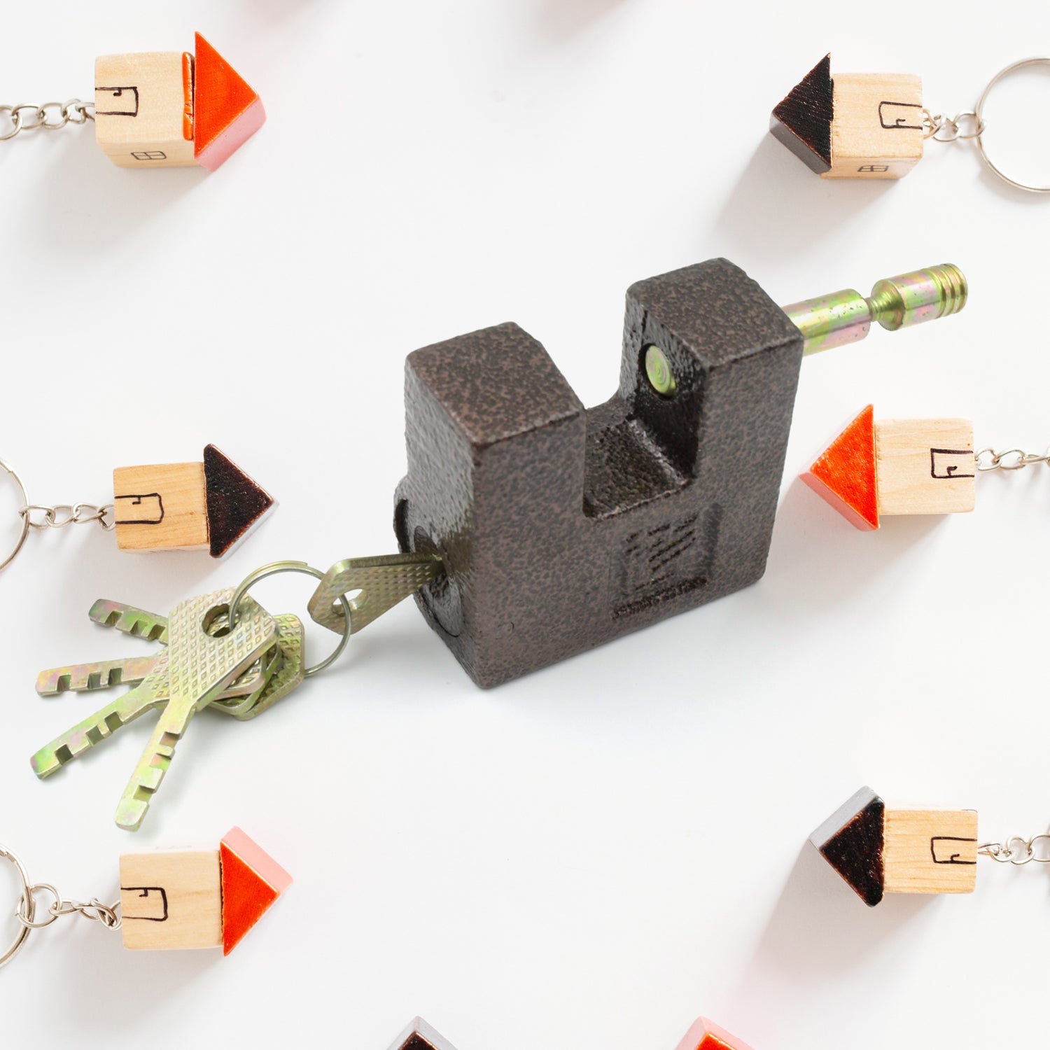 9456 Iron Pad lock, Brass Core and Thickened Spray Black Iron Door Lock With 5 pc Keys for Home Dormitory, Waterproof Antirust Anti-theft Padlocks Outdoor Gate Shed Locks Warehouse Big Iron Door Drawer Lock (63 mm ) 9456 Iron Pad lock, Brass Core and Thickened Spray Black Iron Door Lock With 5 pc Keys for Home Dormitory, Waterproof Antirust Anti-theft Padlocks Outdoor Gate Shed Locks Warehouse Big Iron Door Drawer Lock (63 mm )